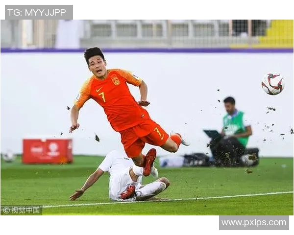 武磊精彩头球破门助力球队逆转胜利展现出色竞技状态